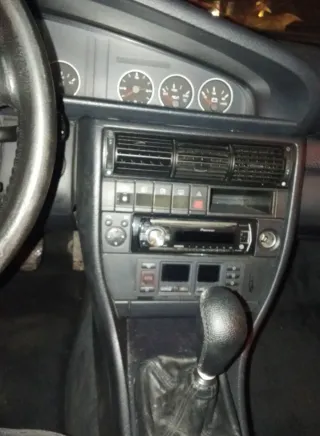 Consola Audi A6 C4 100: Rejillas, Botones, Bandeja