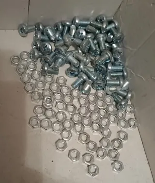 Lote 60 tornillos y 60 tuercas metálicas