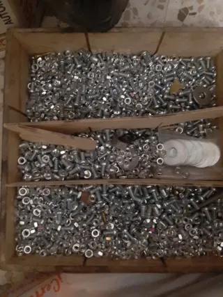 NUEVO!!!Lote 60 tornillos y 60 tuercas metálicas