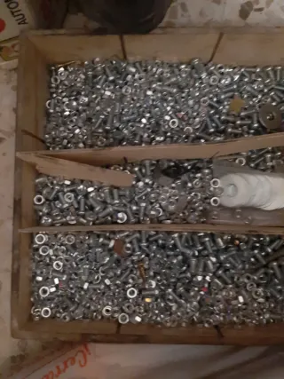 NUEVO!!!Lote 60 tornillos y 60 tuercas metálicas