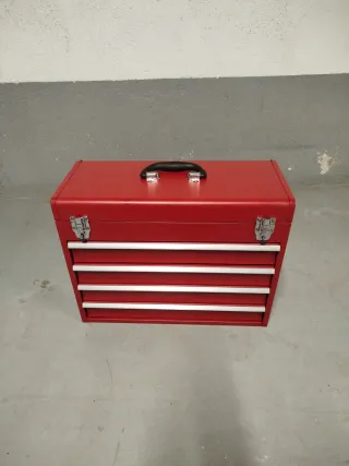 Caja de herramientas metálica . Nueva a estrenar