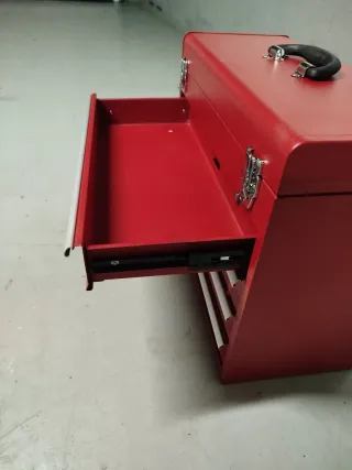 Caja de herramientas metálica . Nueva a estrenar