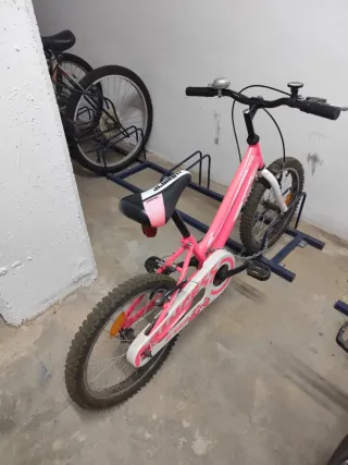 Bicicleta niña 18". como nueva