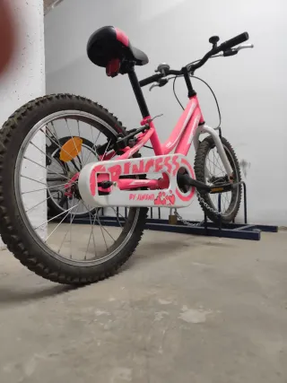Bicicleta niña 18". como nueva