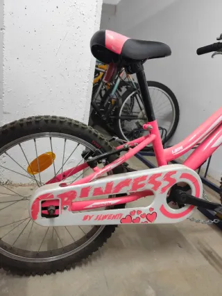 Bicicleta niña 18". como nueva