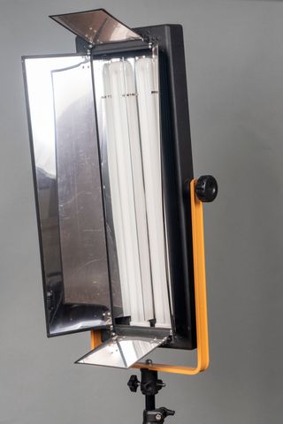 PANEL DE 2 TUBOS PARA VIDEO PRIME-LUX 5400