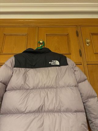 Cazadora The North Face Negra y Rosa