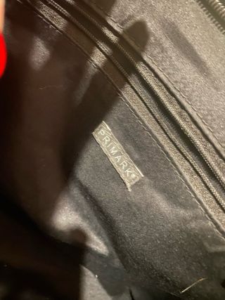 Bolso negro acolchado con cadena