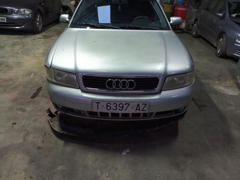 Audi A4 1999 - foto 1