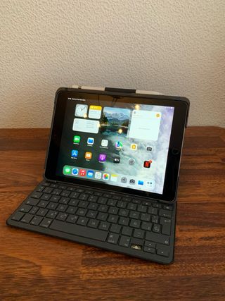 iPad 6ª Gen Argento + 2 Custodie + Matita