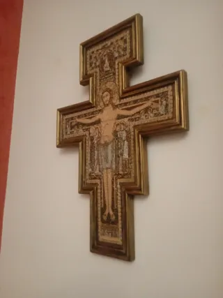 Cruz San Damián Dorada