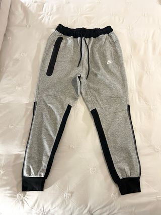 Conjunto Nike Tech Fleece Preto e Cinzento