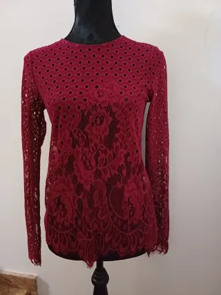 Camiseta encaje granate manga larga