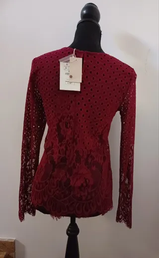Camiseta encaje granate manga larga