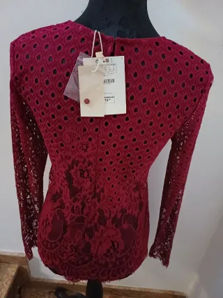Camiseta encaje granate manga larga