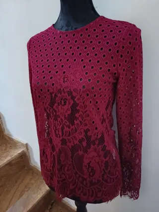 Camiseta encaje granate manga larga