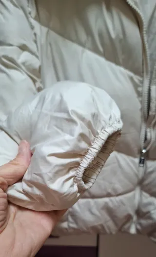 Abrigo Bershka Talla S Beige