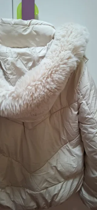 Abrigo Bershka Talla S Beige