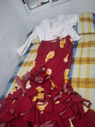 Falda Rociera con Flores Amarillas.Regalo blusa Gr