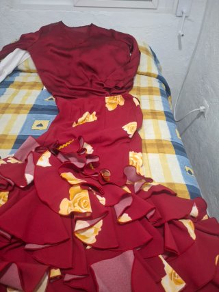 Falda Rociera con Flores Amarillas.Regalo blusa Gr