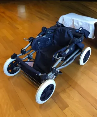 Carrito y capazo de muñecas azul