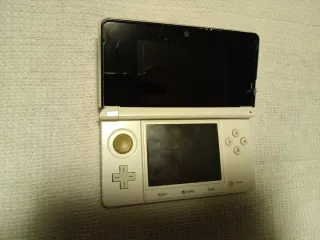 Nintendo 3DS con banca Pokemon attiva