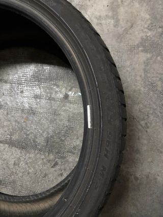 Neumático 255/35 R19