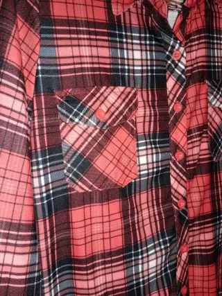 2 Camisas cuadros roja y negra