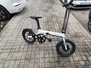 Bicicleta Eléctrica Plegable Blanca