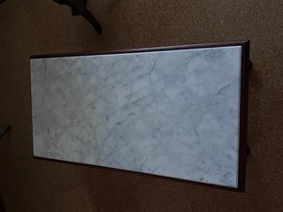 Mesa de centro de mármol y madera