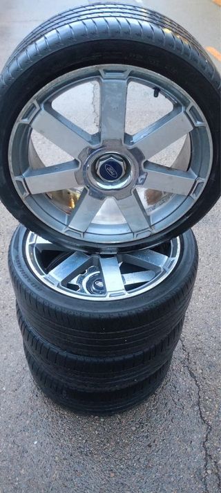 Llantas de  Ford con neumaticos 225/40 R18/ 92 Y