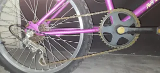 Bicicleta MTB morada para niño/a