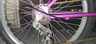 Bicicleta MTB morada para niño/a