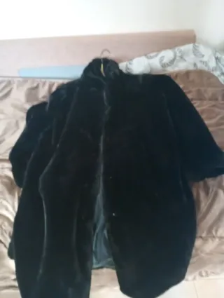 Pelliccia sintetica nera