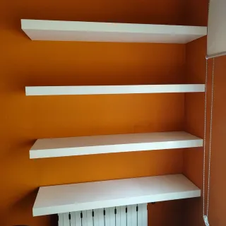 Estantes flotantes blancos