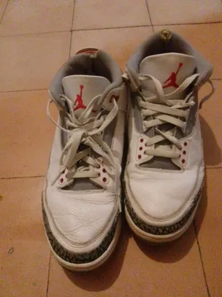 Zapatillas Nike Air Jordan Blancas y Rojas