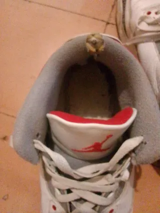 Zapatillas Nike Air Jordan Blancas y Rojas