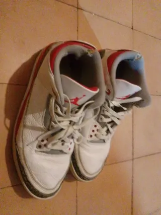 Zapatillas Nike Air Jordan Blancas y Rojas