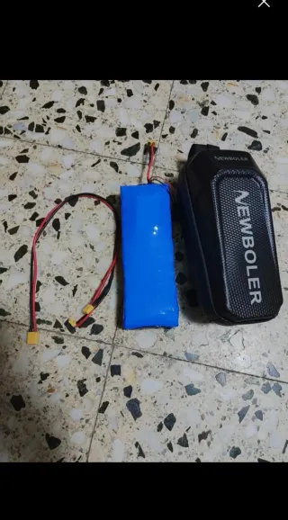 Batería externa Newboler azul patinete