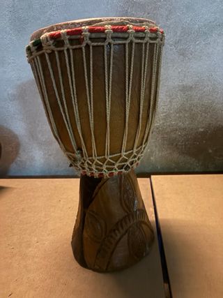 Bongo comprado en África con funda