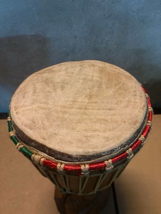 Bongo comprado en África con funda