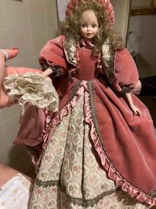 Bambola porcellana e tessuto vintage