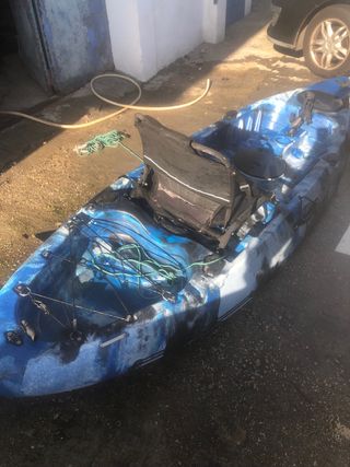 Kayak de pesca azul