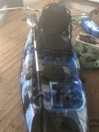 Kayak de pesca azul