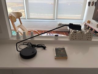 Lámpara escritorio metal negra Buen estado · Negro