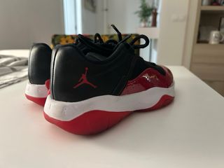 Zapatillas deportivas Nike rojas y blancas