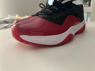 Zapatillas deportivas Nike rojas y blancas