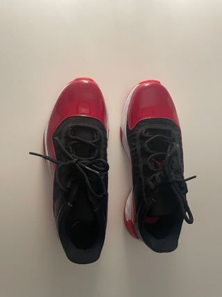 Zapatillas deportivas Nike rojas y blancas