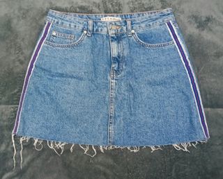 Falda vaquera con rayas laterales