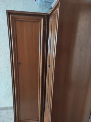 Armario esquinero de madera